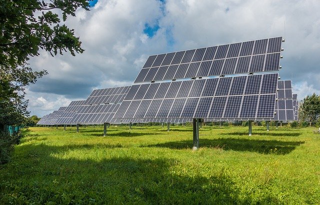 instaaling solar panels on Maui 5